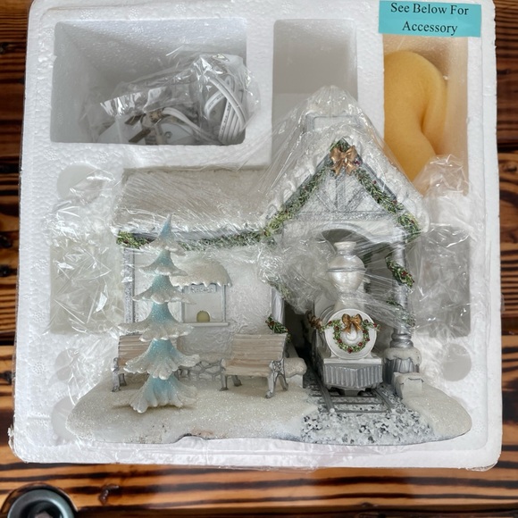 NEW Thomas Kinkade Hawthorne Village Angel Express Train Station with COA - Picture 2 of 10